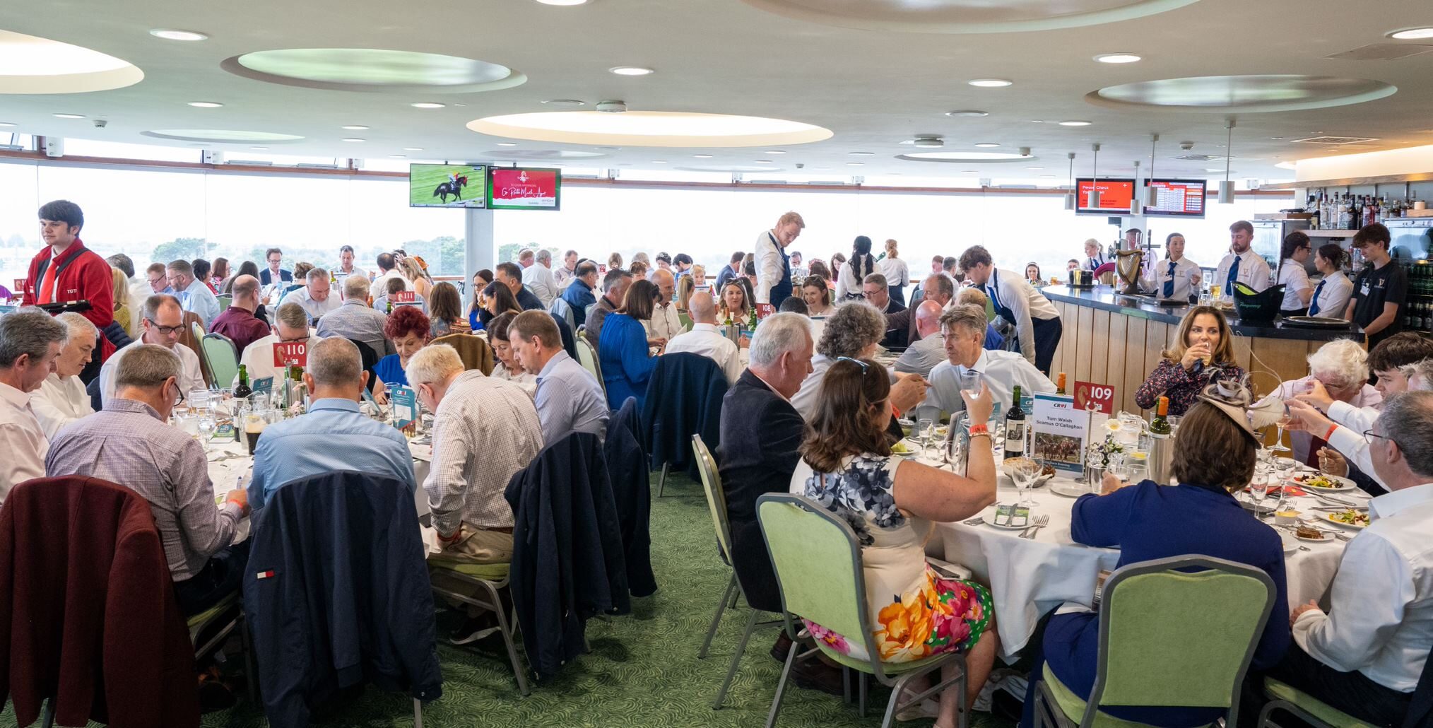 Room of people attending Croí Race day